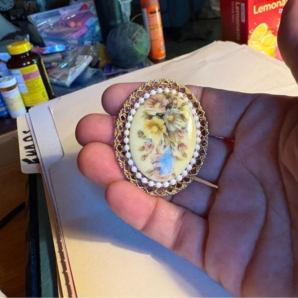 Floral cameo broach